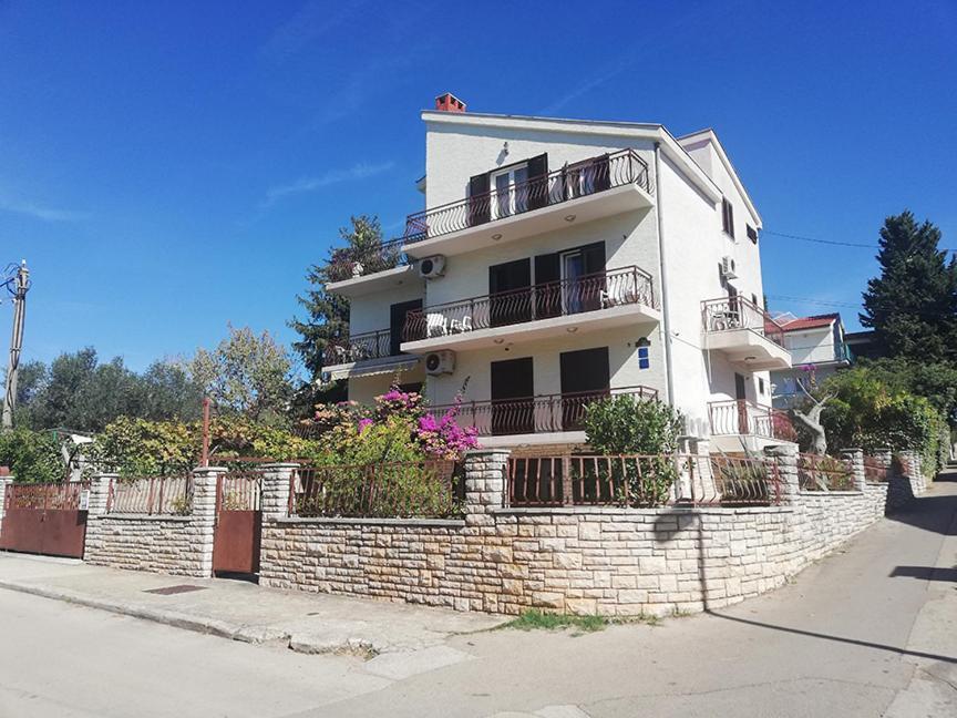 Danyja Apartments Sveti Filip i Jakov Exteriör bild