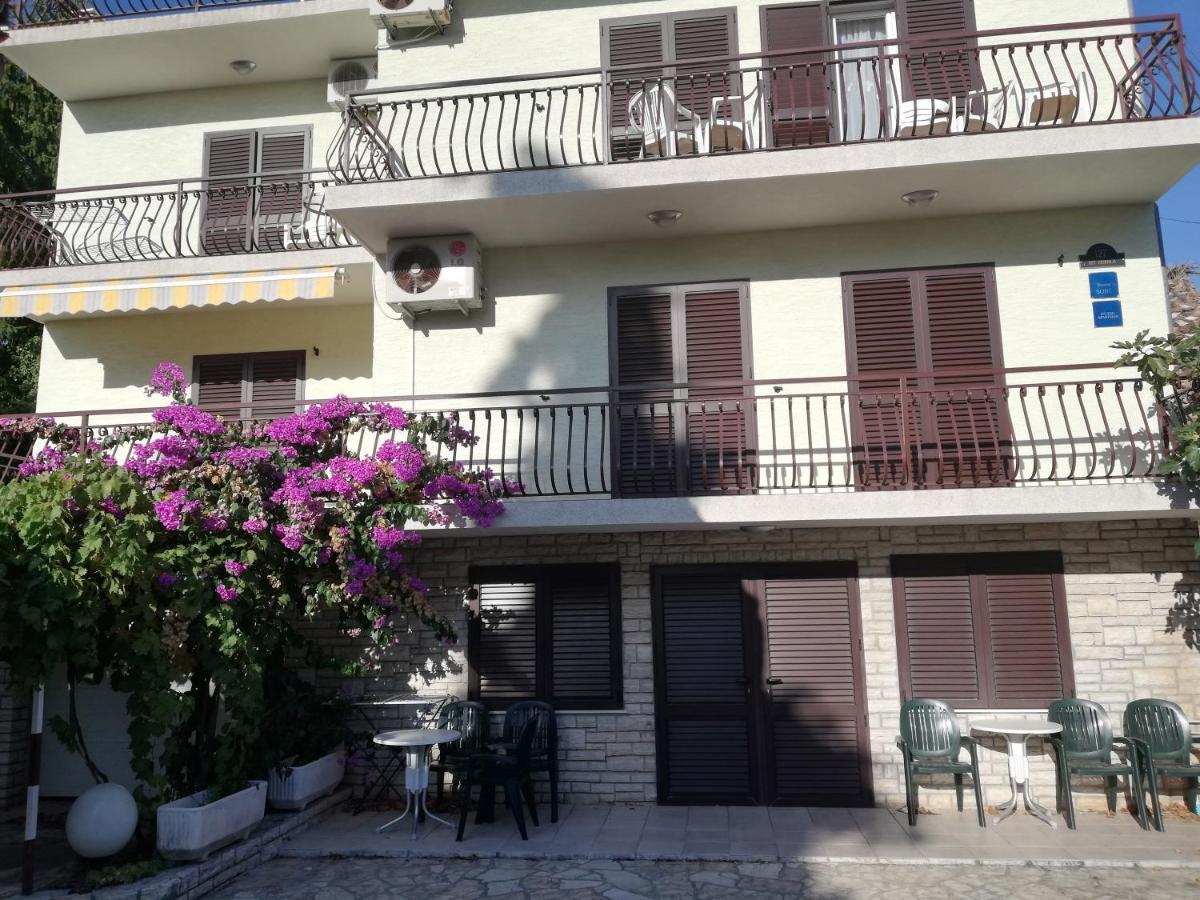 Danyja Apartments Sveti Filip i Jakov Exteriör bild