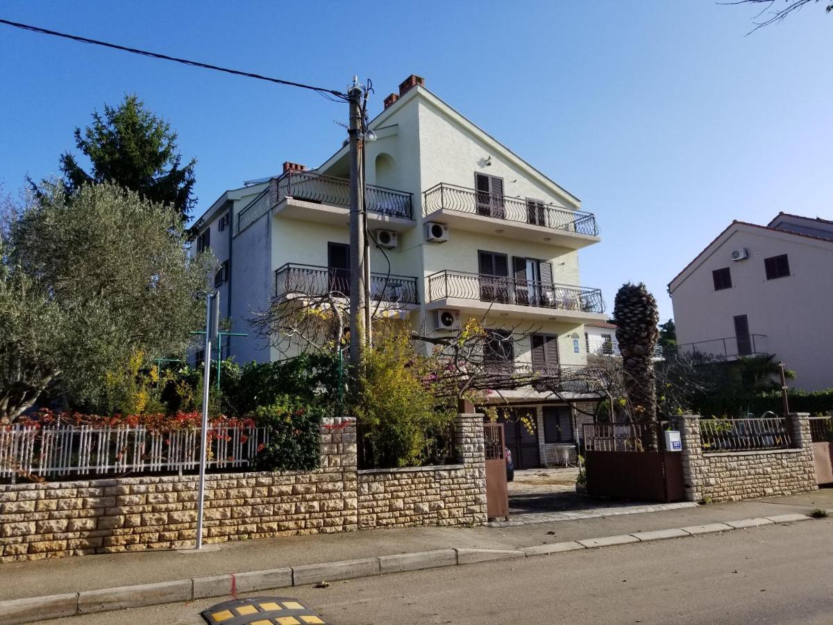 Danyja Apartments Sveti Filip i Jakov Exteriör bild