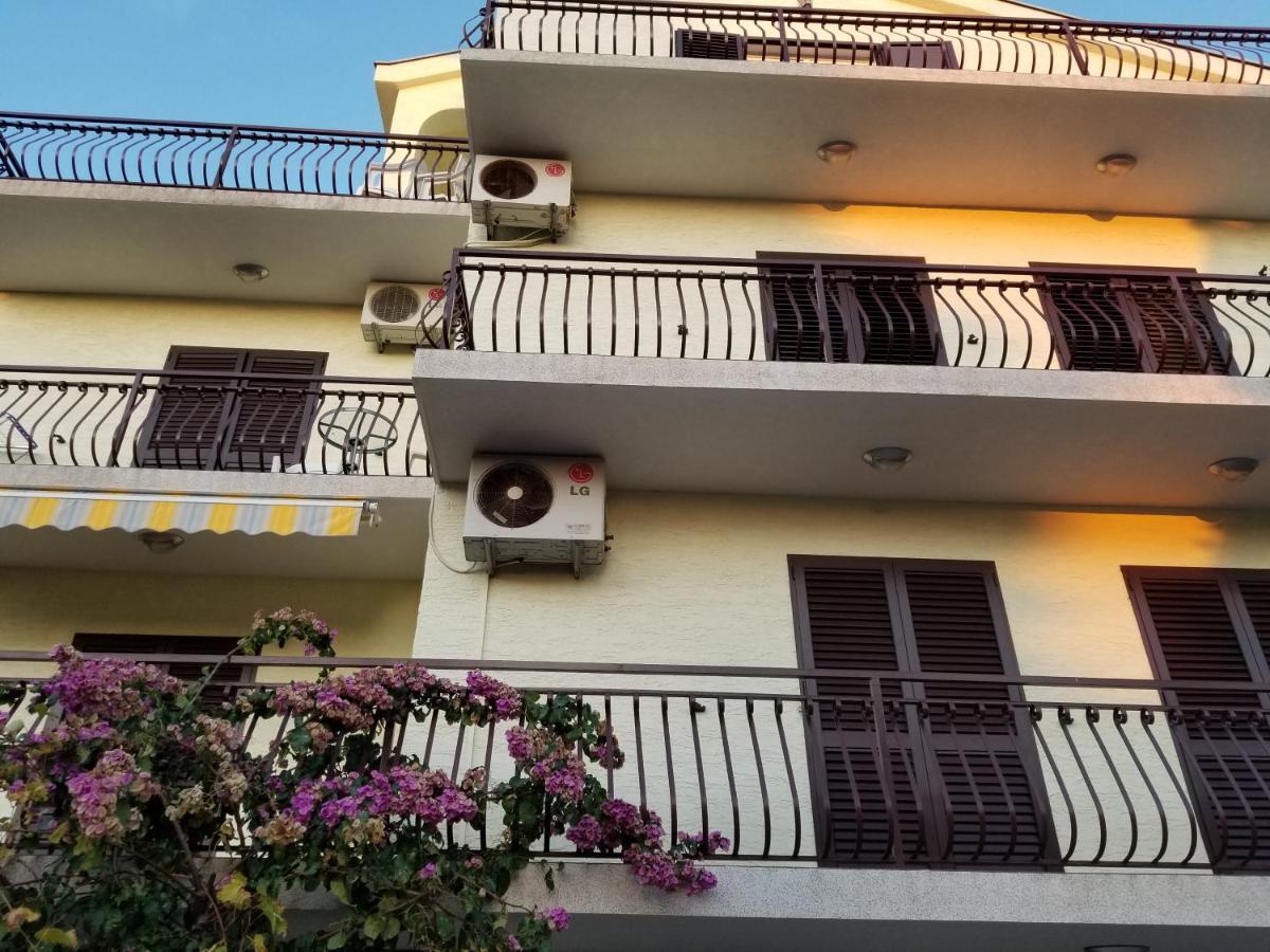 Danyja Apartments Sveti Filip i Jakov Exteriör bild